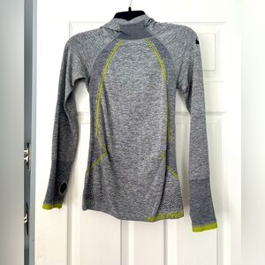 Nike pro woman’s pullover XS
